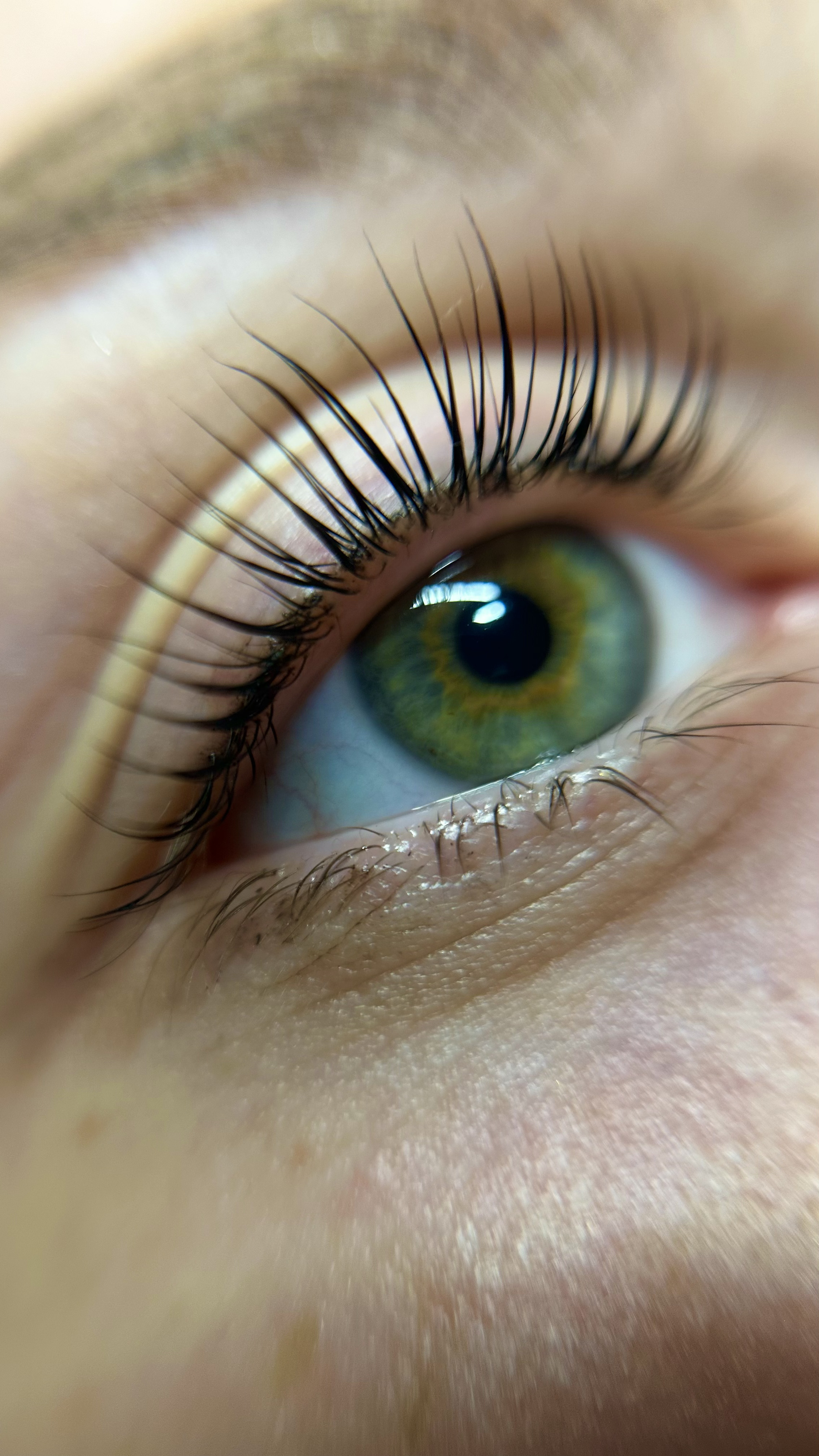 Lash lifting detail
